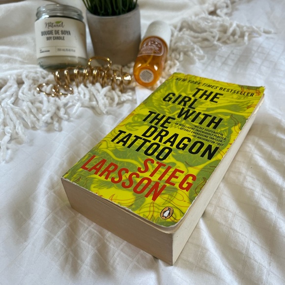 The Girl With The Dragon Tattoo book - Picture 2 of 3